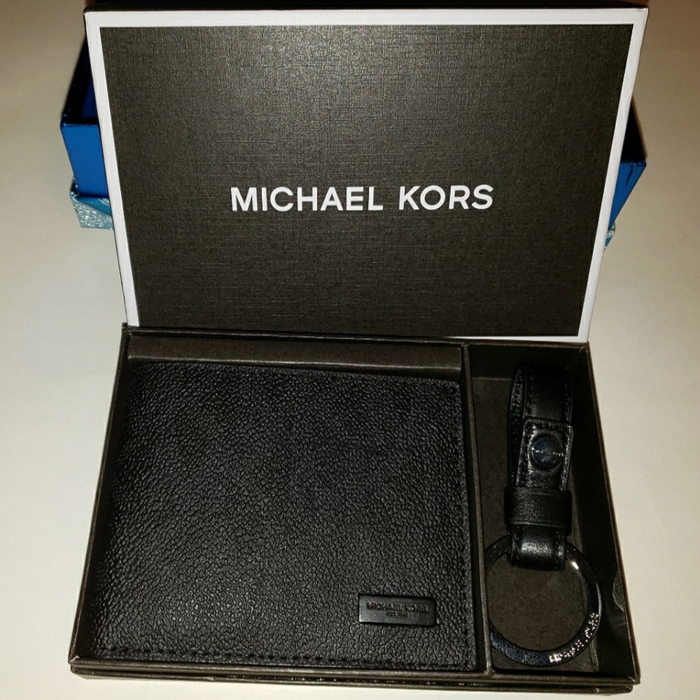 Michael Kors Billfold Wallet with Keychain